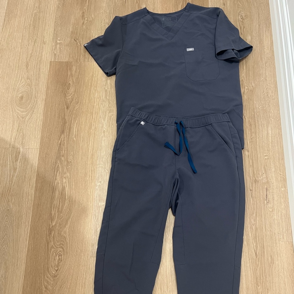 Men’s Figs Scrubs Set